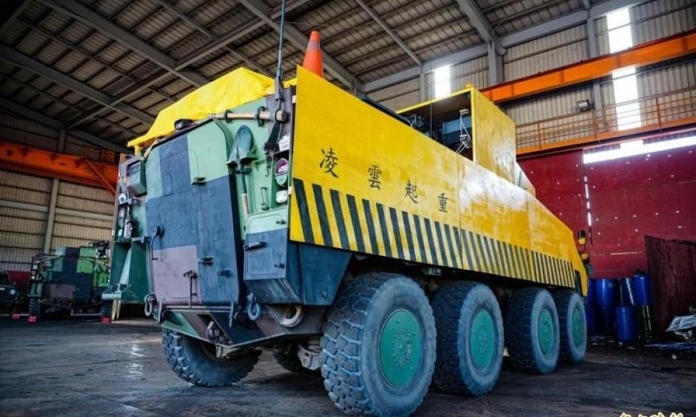 Τανκς ή γερανός; Απίστευτα καμουφλάζ της Ταϊβάν για αστικό πόλεμο